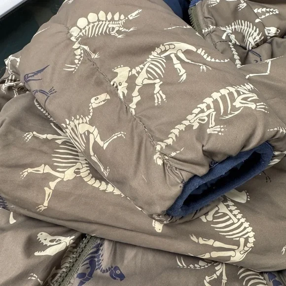Hatley Reversible Dinosaur Skeleton Puffer Jacket | Size 2 🦖💚 - Picture 13 of 13